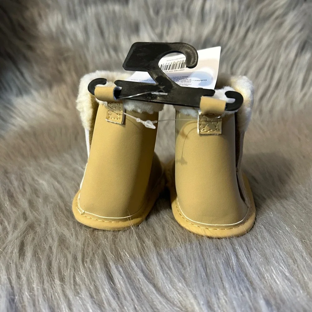 Carter's Child Of‎ Mine Crib Shoes Baby's Size 3-6 Months Beige Boots Booties